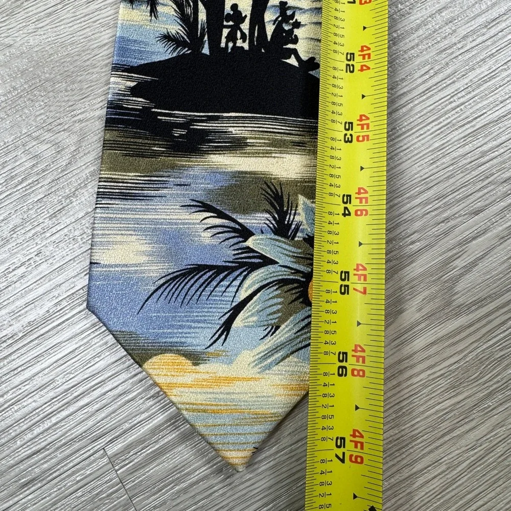 Walt Disney World Mens Tie Mickey Mouse Tropical Island Beach Blue Silk One Size